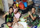 Malam Penuh Keakraban: Prajurit TMMD Hibur Ibu Ani dengan Gitar