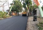 Sinergi TNI dan Rakyat Rampungkan Pengaspalan Jalan 10 CM di Kedamean Gresik